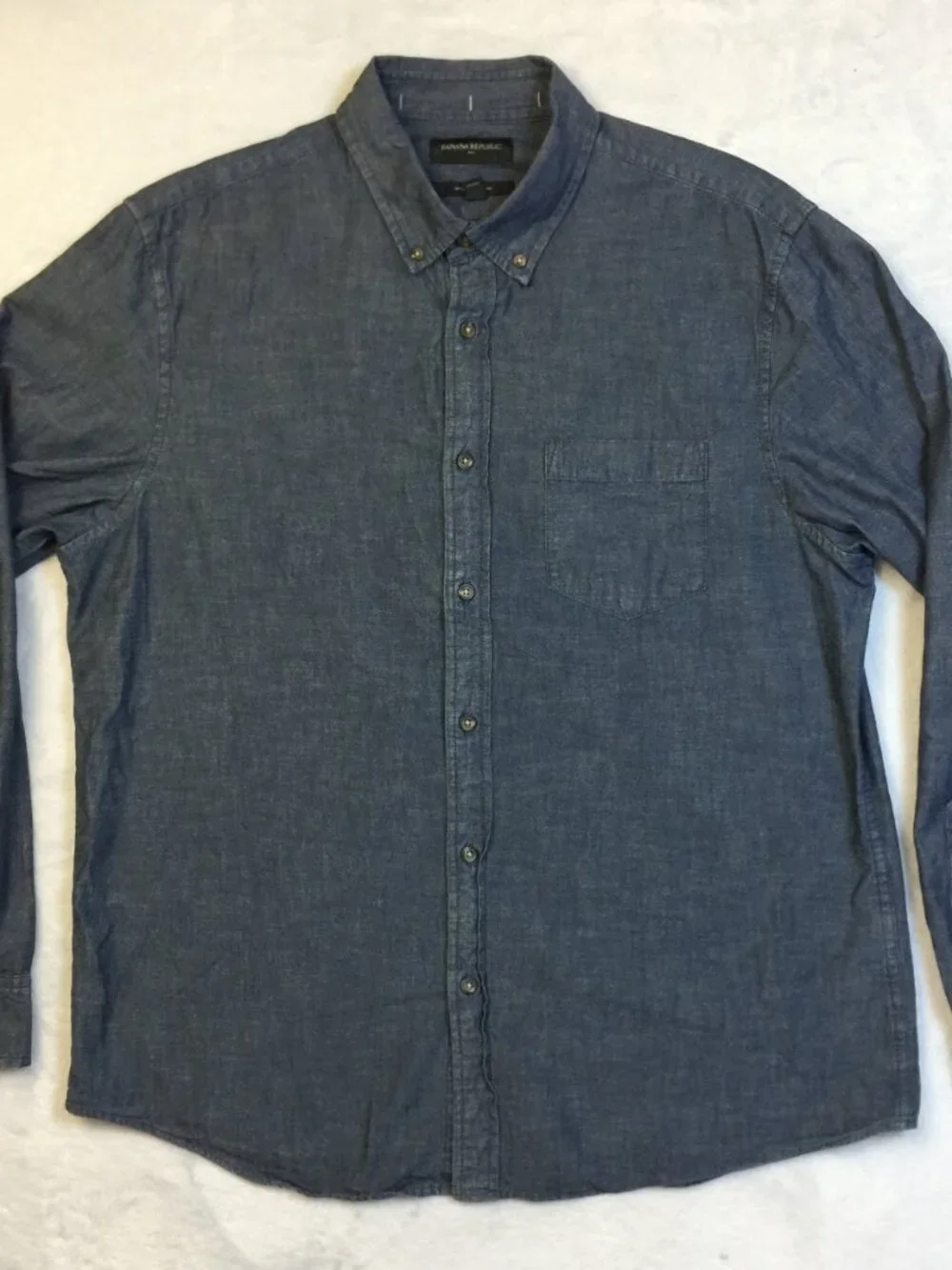 Banana Republic Untucked Slim Fit Shirt Mens Size L Blue Chambray Button Down